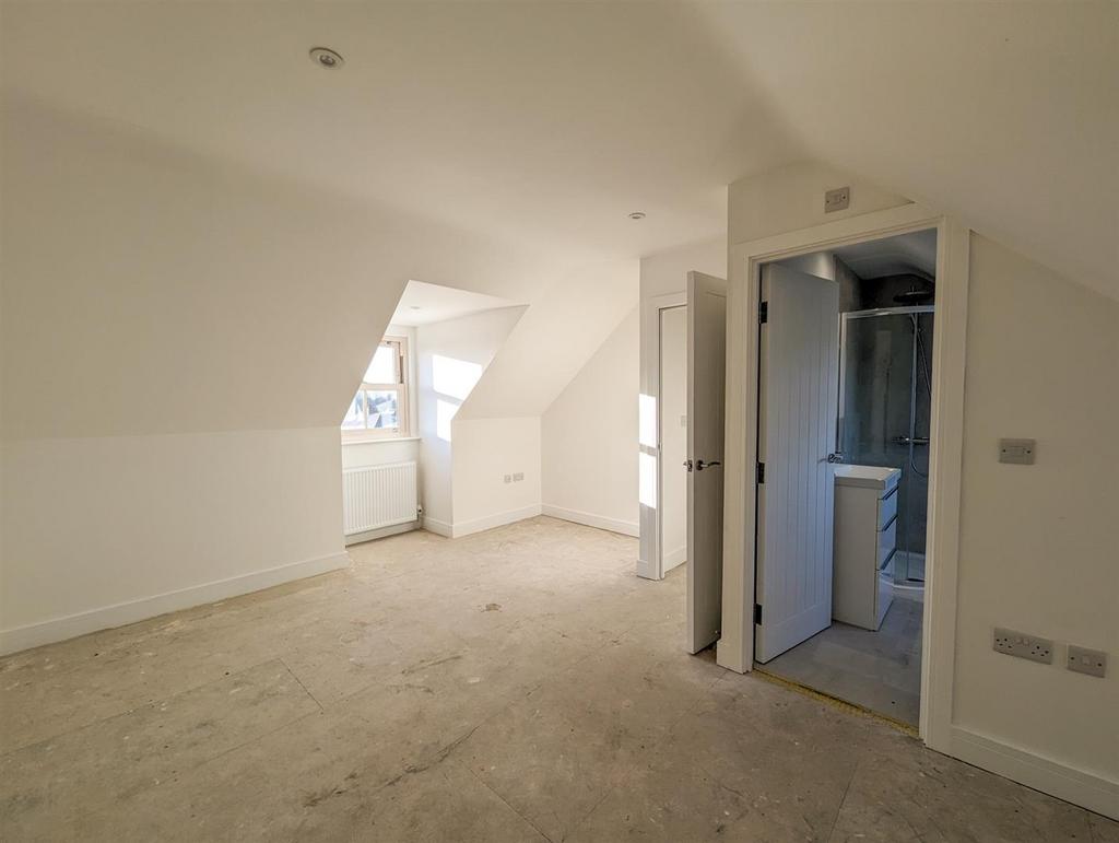 Main bedroom  (2).jpg