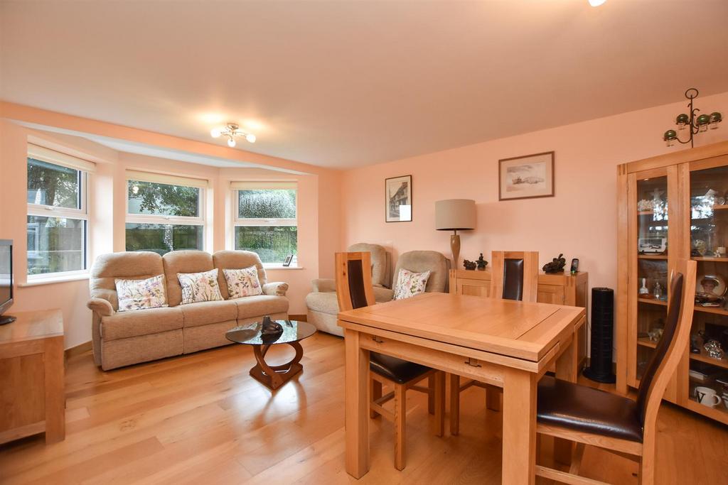 Pine Avenue, Hastings 2 bed flat for sale £235,000
