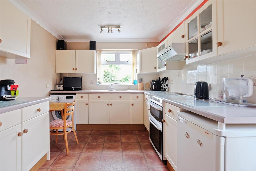 Wauchope Road, Seasalter, Whitstable 3 bed detached bungalow for sale