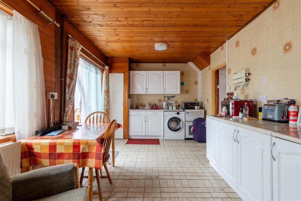 Totshill Drive, Bristol, BS13 3 bed house £265,000