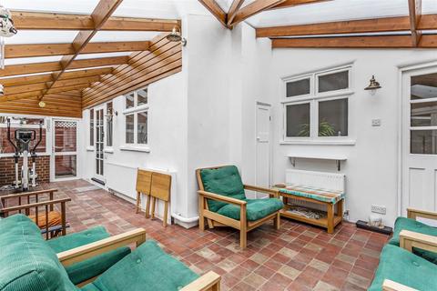 62 Woodfield Lane, Ashtead, KT21 2BS