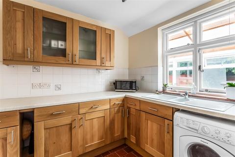 62 Woodfield Lane, Ashtead, KT21 2BS