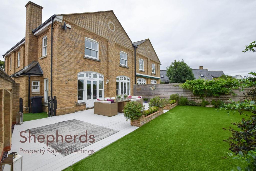 Orchid Close, Goffs Oak EN7 4 bed semidetached house £899,999