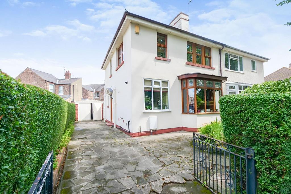 Fifth Avenue, York 3 bed semidetached house for sale £340,000