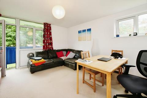 2 bedroom flat for sale, Ancress Walk, York
