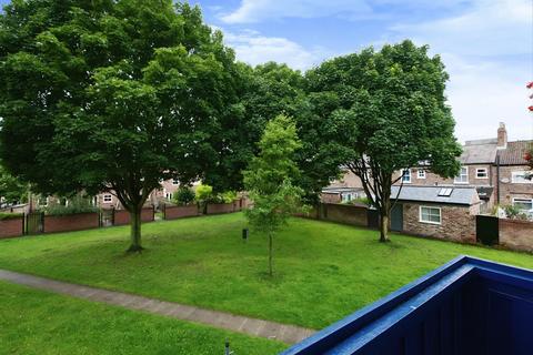 2 bedroom flat for sale, Ancress Walk, York