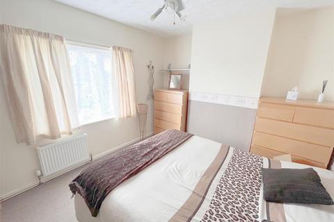 3 bedroom semi-detached house to rent, Newton Road, Bletchley, Milton Keynes