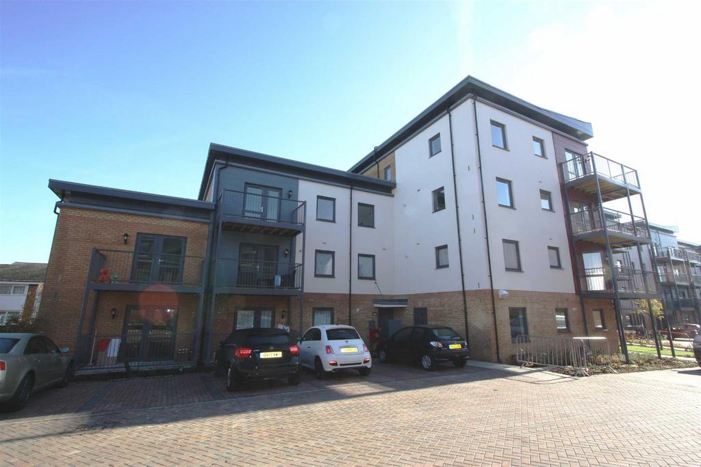 Shingly Place, The Ridgeway, Chingford 2 bed flat £1,450 pcm (£335 pw)