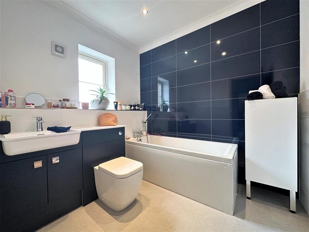Family Bathroom 490