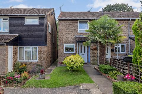 52 Drake Close, Horsham, RH12 5UD