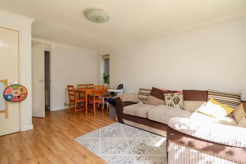 52 Drake Close, Horsham, RH12 5UD