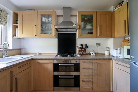 52 Drake Close, Horsham, RH12 5UD