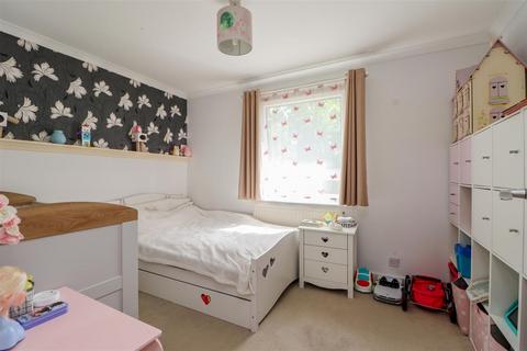 52 Drake Close, Horsham, RH12 5UD
