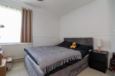 52 Drake Close, Horsham, RH12 5UD