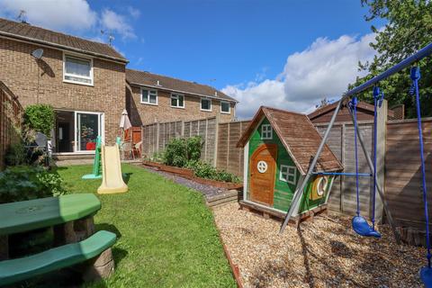 52 Drake Close, Horsham, RH12 5UD