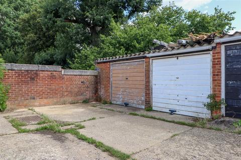 52 Drake Close, Horsham, RH12 5UD