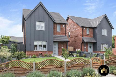 The Greswold New Road, Studley, B80 7LY