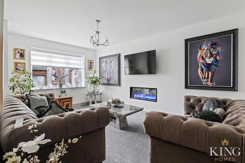 The Greswold New Road, Studley, B80 7LY