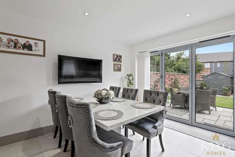 The Greswold New Road, Studley, B80 7LY