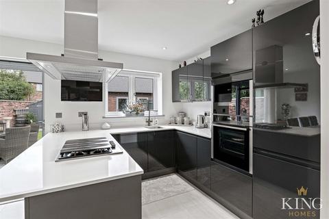 The Greswold New Road, Studley, B80 7LY