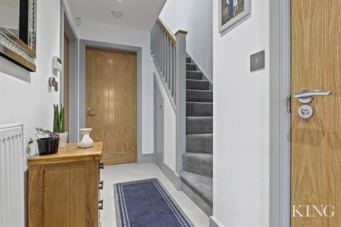 The Greswold New Road, Studley, B80 7LY