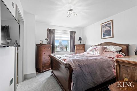 The Greswold New Road, Studley, B80 7LY