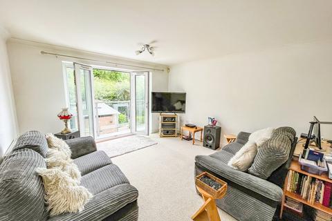 2 bedroom flat for sale, Beachy Head View, St Leonards-on-Sea, TN38