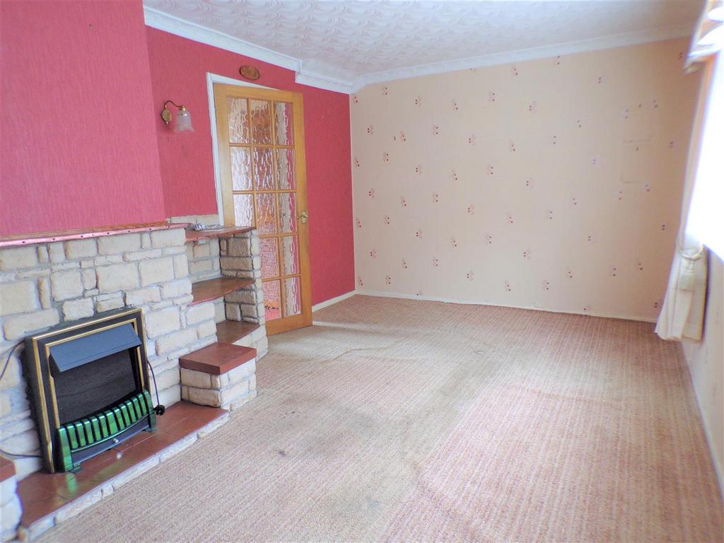 woodshoot-avenue-rugeley-3-bed-semi-detached-house-150-000