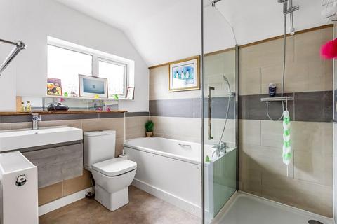 58 Windfield, Leatherhead, KT22 8UQ