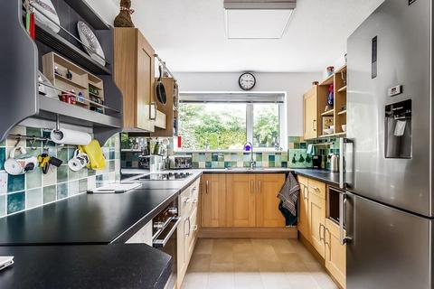 58 Windfield, Leatherhead, KT22 8UQ
