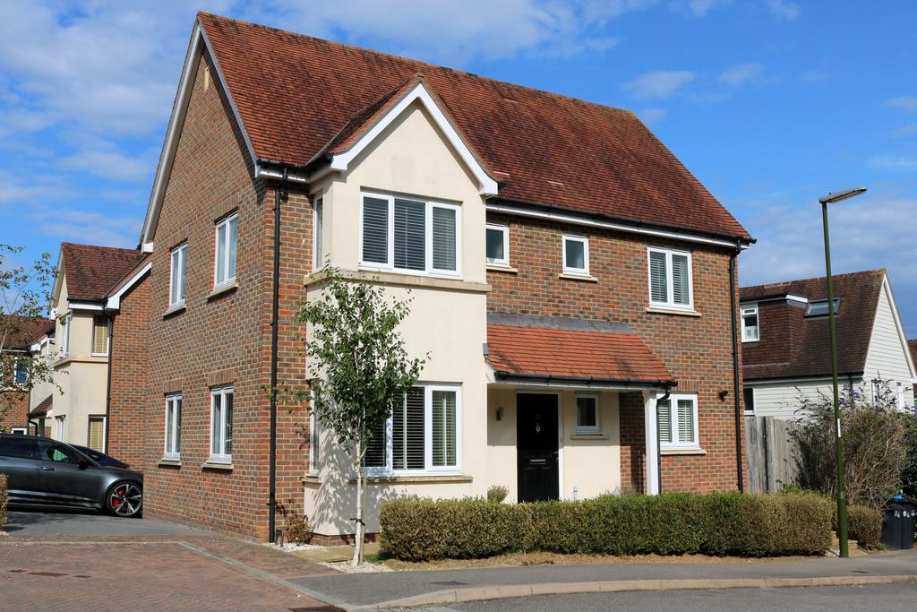 Barry Drive, Haywards Heath, RH16 4 bed house £650,000