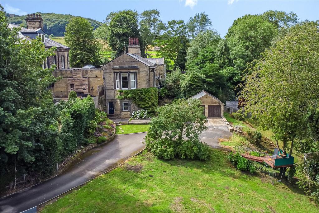 Longwood, Huddersfield, West Yorkshire, HD3 3 bed house for sale £650,000