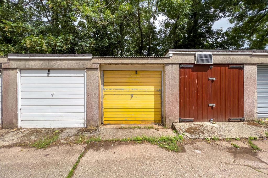 Garage at Hawkins Avenue, Torquay Garage to rent £100 pcm (£23 pw)