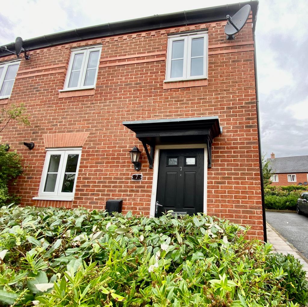 Hardings Wood Avenue, Sandbach, Cw11 3 Bed Mews - £950 Pcm (£219 Pw)