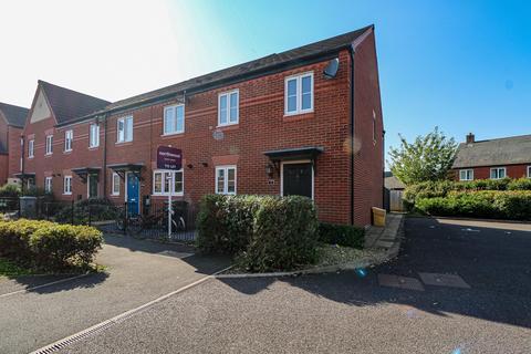 3 bedroom mews to rent, Hardings Wood Avenue, Sandbach, CW11