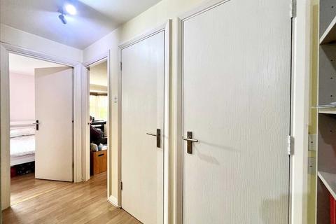2 bedroom apartment for sale - Wayletts, Leigh on Sea SS9