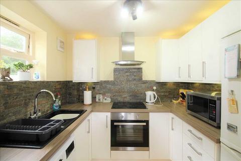 2 bedroom apartment for sale - Wayletts, Leigh on Sea SS9
