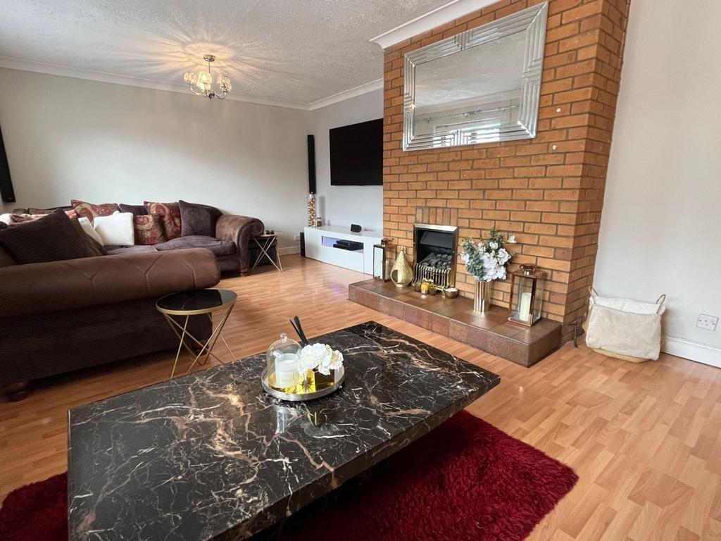 Hillberry Rise, Berrydale, Northampton NN3 5ER 4 bed detached house for