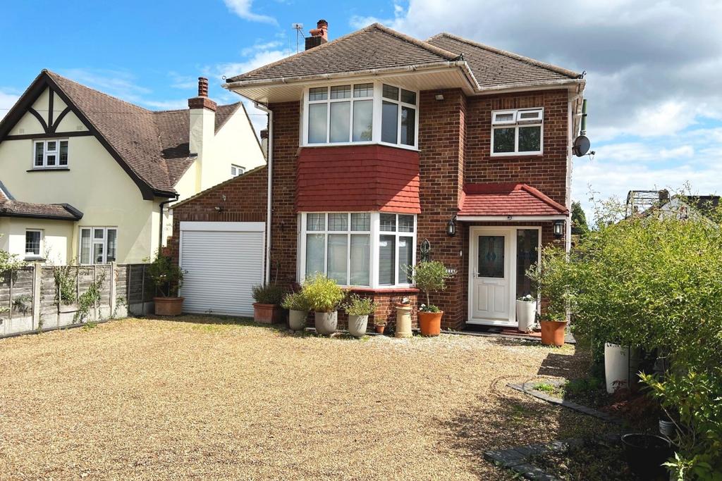 Avondale Avenue, StainesuponThames... 3 bed detached house £685,000