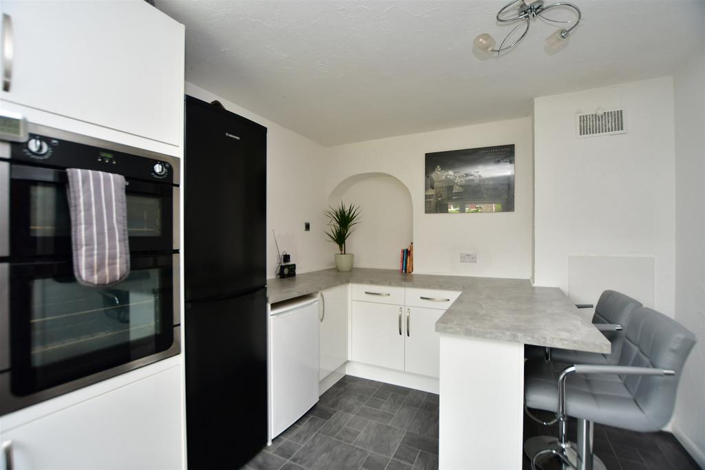 Kitchen/ Breakfast Room