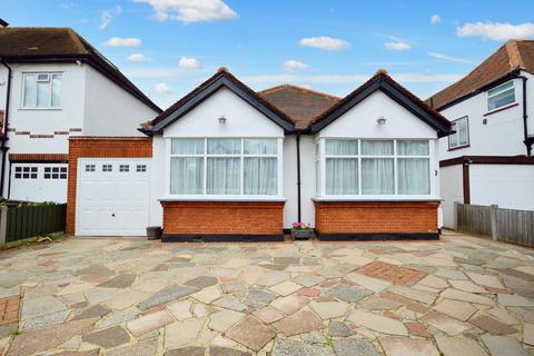 3 bedroom property for sale, St James Avenue, Thorpe Bay, SS1