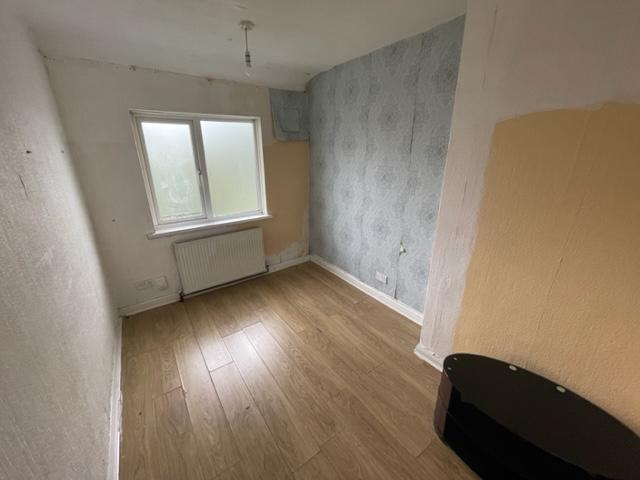 105 round road bedroom 1
