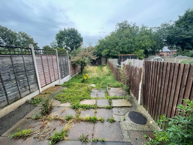 105 Round Road garden