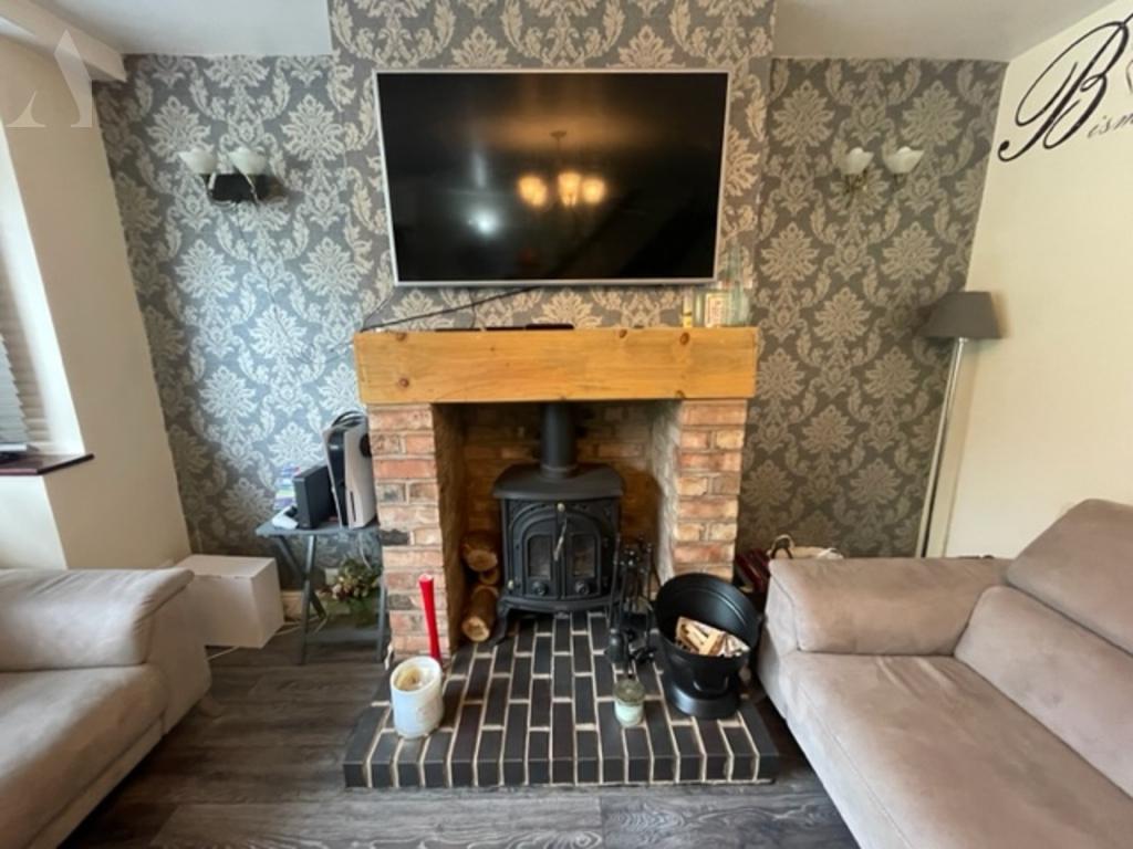 Queens road lounge featire fireplac