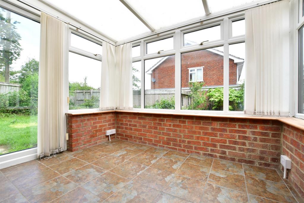 Quantock Drive, Ashford, Kent 2 bed semidetached bungalow for sale £