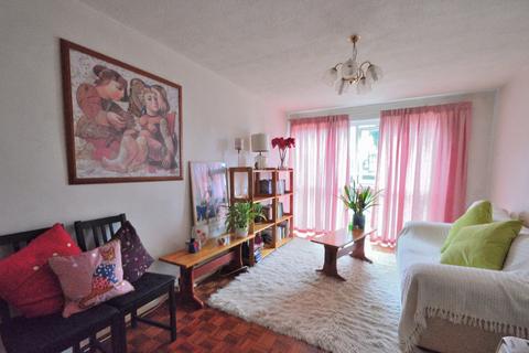 13 Mintern Close, London, N13 5SX