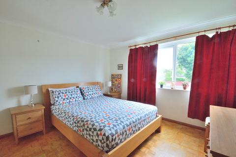 13 Mintern Close, London, N13 5SX