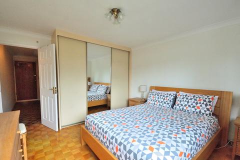 13 Mintern Close, London, N13 5SX