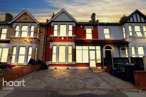 14 Oakwood Gardens, Ilford, IG3 9TY