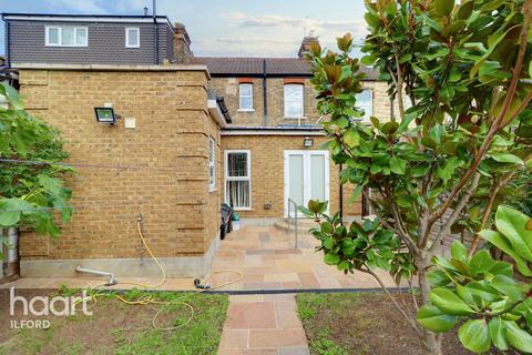 14 Oakwood Gardens, Ilford, IG3 9TY